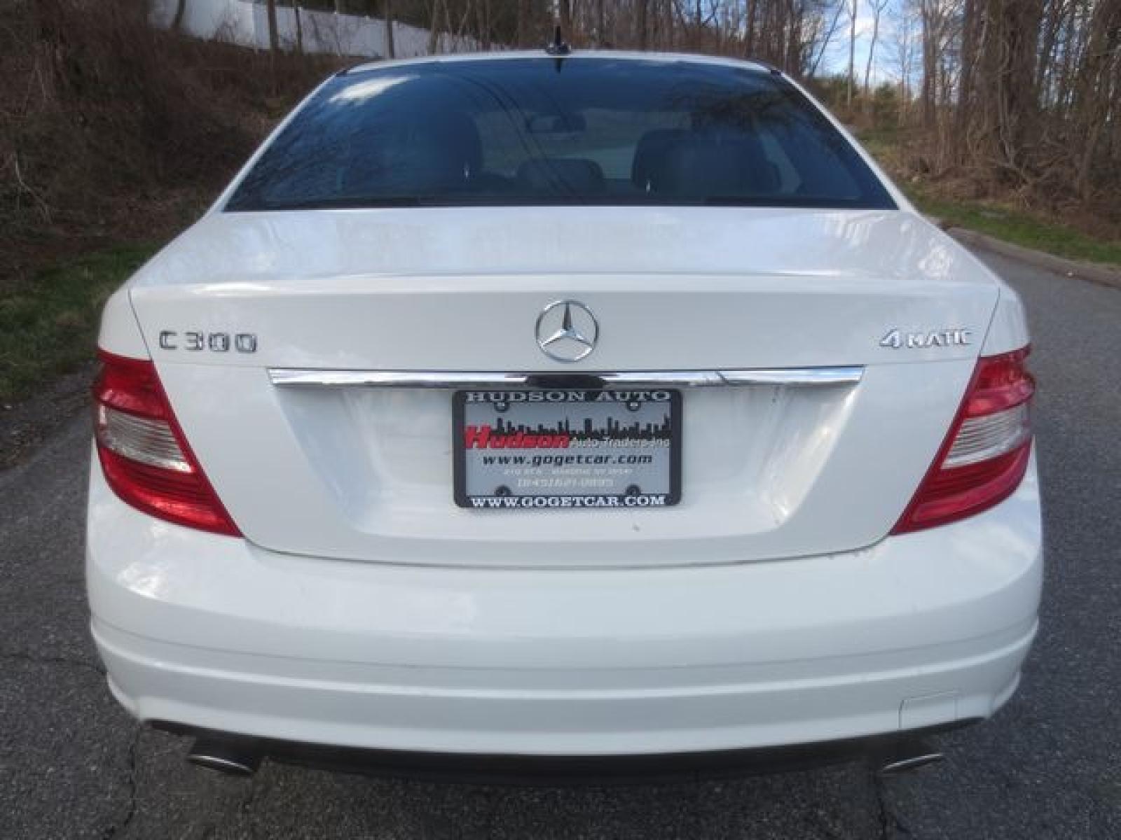 2009 White /Black Mercedes-Benz C-Class C300 4MATIC Luxury Sedan (WDDGF81X59R) with an 3.0L V6 DOHC 24V engine, 7-Speed Automatic transmission, located at 270 US Route 6, Mahopac, NY, 10541, (845) 621-0895, 41.349022, -73.755280 - Photo #5